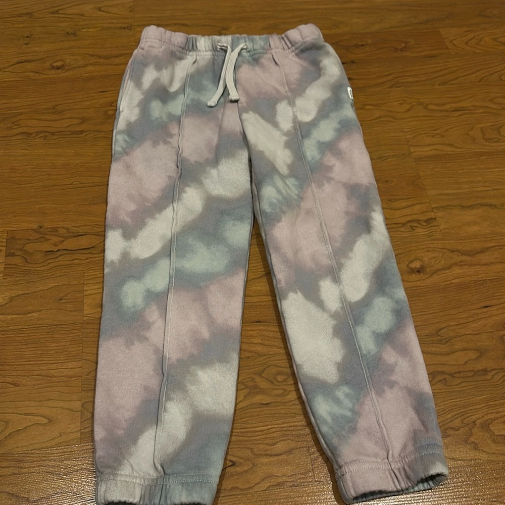 Girls Abercrombie cozy joggers size 5/6. Adjustable drawstring waistband.